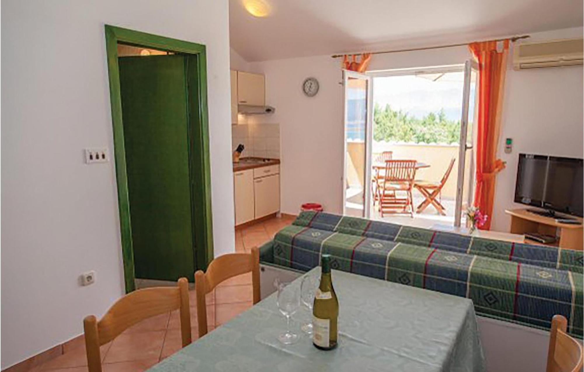 Gorgeous Apartment In Malinska With Kitchen المظهر الخارجي الصورة